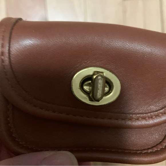 Vintage Coach City Coin Case Keychain - Picture 9 of 16